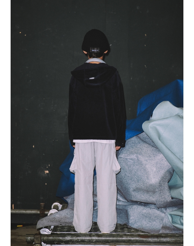 블루테일 AXG5BL01DN 다크네이비 코듀로이 후드 셔츠 착용컷