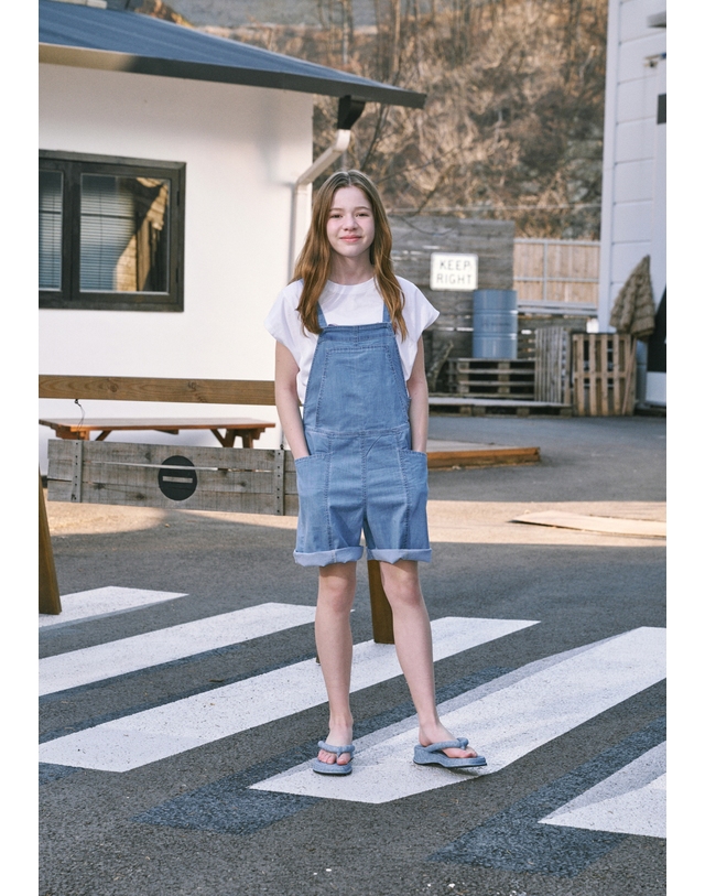 블루테일 AYC2ZP01SB 스노우워싱 스카이블루 데님 점퍼팬츠 착용컷