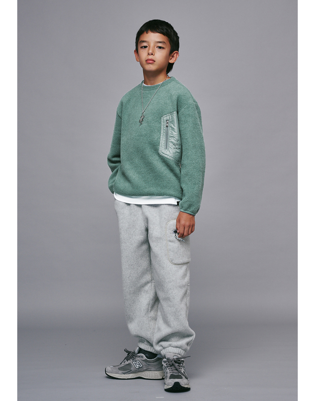 블루테일 AZI3TS02GN 그린 기모 티셔츠 착용컷