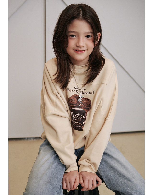 블루테일 AAA2TS04BG 베이지 맨투맨 티셔츠 착용컷