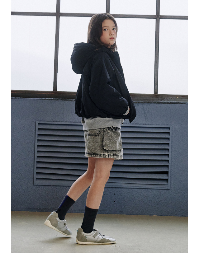 블루테일 AAA2JP02BK 블랙 화섬 점퍼 착용컷