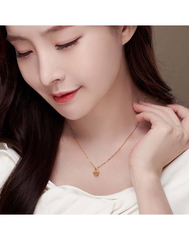 한국금다이아몬드거래소 [한국금다이아몬드] 여자 순금 목걸이 체인 퀸 왕관 24K 3.75g 18K장식 착용컷
