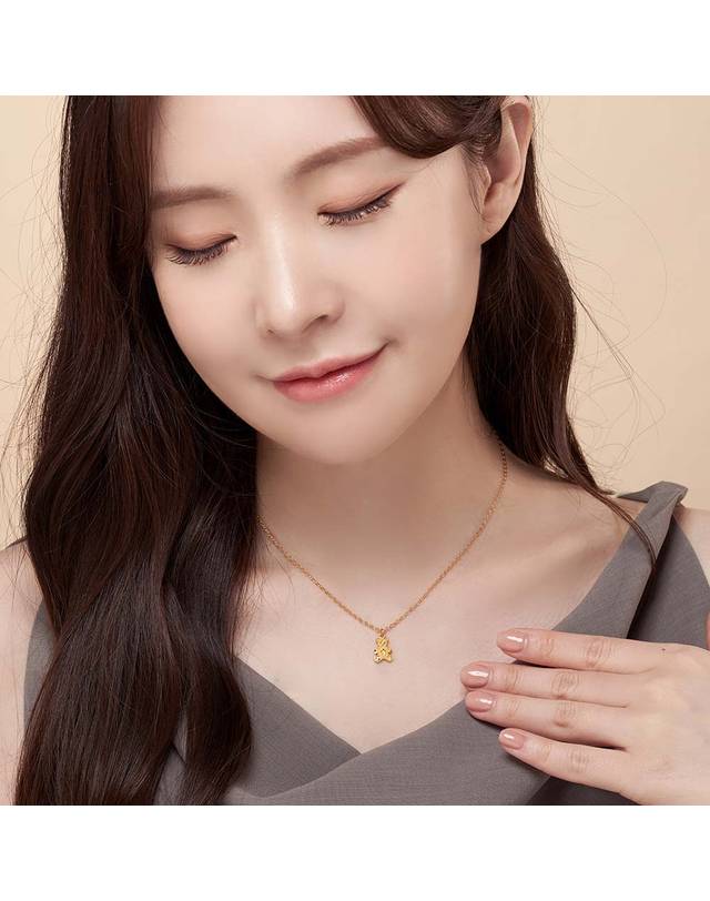 한국금다이아몬드거래소 [한국금다이아몬드] 여자 순금 목걸이 샌딩 베어 곰 24K 3.75g 18K장식 착용컷