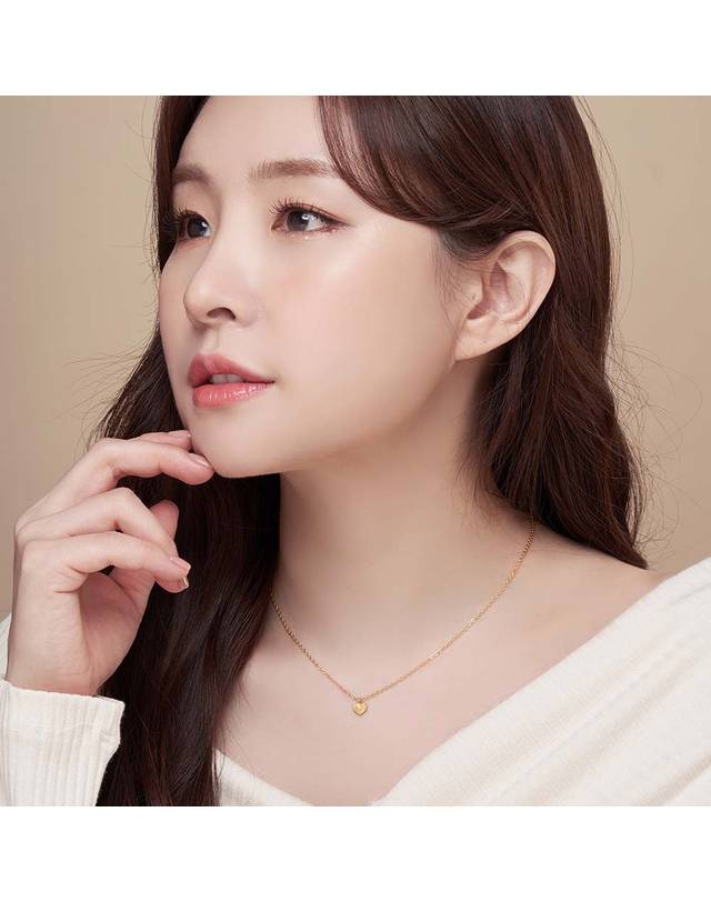 한국금다이아몬드거래소 [한국금다이아몬드] 여자 순금 목걸이 체인 샌딩 하트 24K 3.75g 18K장식 착용컷