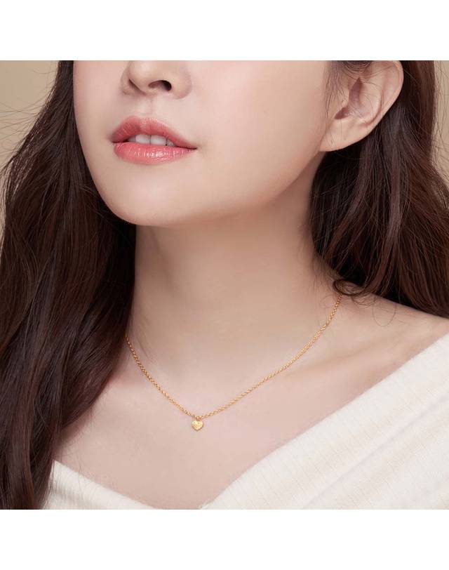 한국금다이아몬드거래소 [한국금다이아몬드] 여자 순금 목걸이 체인 샌딩 하트 24K 3.75g 18K장식 착용컷