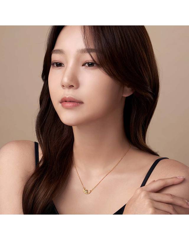 한국금다이아몬드거래소 [한국금다이아몬드] 여자 순금 목걸이 체인 달빛 토끼 24K 3.75g 18K장식 착용컷