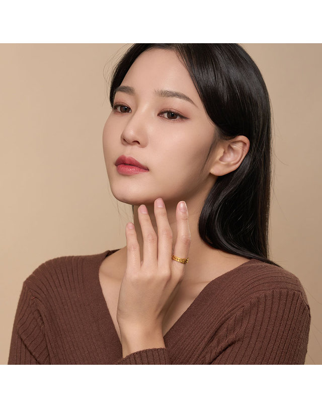한국금다이아몬드거래소 [한국금다이아몬드] 여자 순금 반지 더블 볼 만자 24K 3.75g 애끼 검지 착용컷