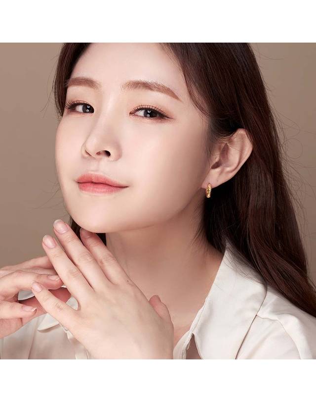 한국금다이아몬드거래소 [한국금다이아몬드] 여자 순금 원터치 귀걸이 원형 콤비 24K 3.75g 착용컷
