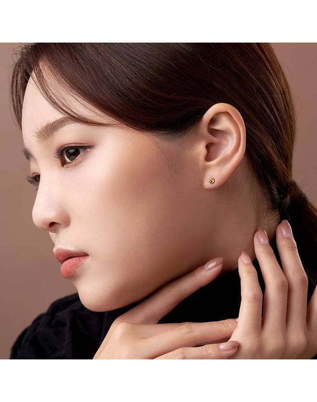 한국금다이아몬드거래소 [한국금다이아몬드] 여자 순금 한쪽 미니 귀걸이 볼 스톤 컷팅 24K 0.375g 착용컷