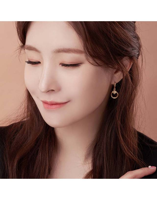 한국금다이아몬드거래소 [한국금다이아몬드] 여자 순금 원터치 귀걸이 꽃 라운드 24K 3.75g 18k링 착용컷