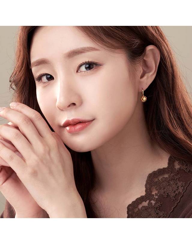 한국금다이아몬드거래소 [한국금다이아몬드] 여자 순금 원터치 귀걸이 컷팅 볼 24K 1.875g 18k링 착용컷