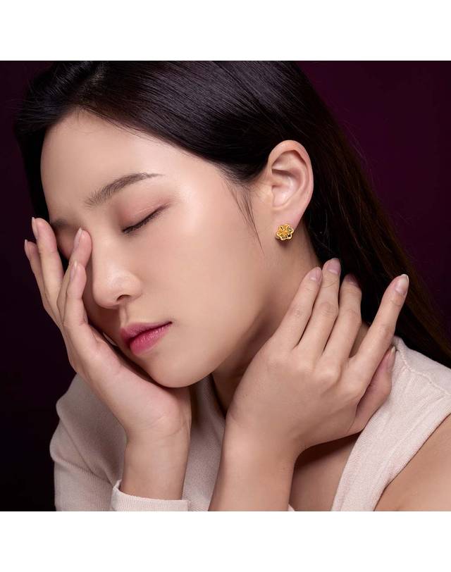 한국금다이아몬드거래소 [한국금다이아몬드] 여자 순금 침 귀걸이 꽃망 24K 3.75g 금귀걸이 착용컷