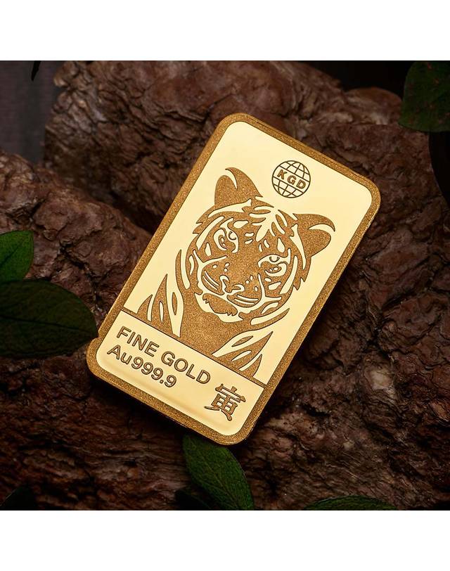 한국금다이아몬드거래소 [한국금다이아몬드] 임인년 순금 호랑이 골드바 24K 3.75g 999.9 금시세 착용컷