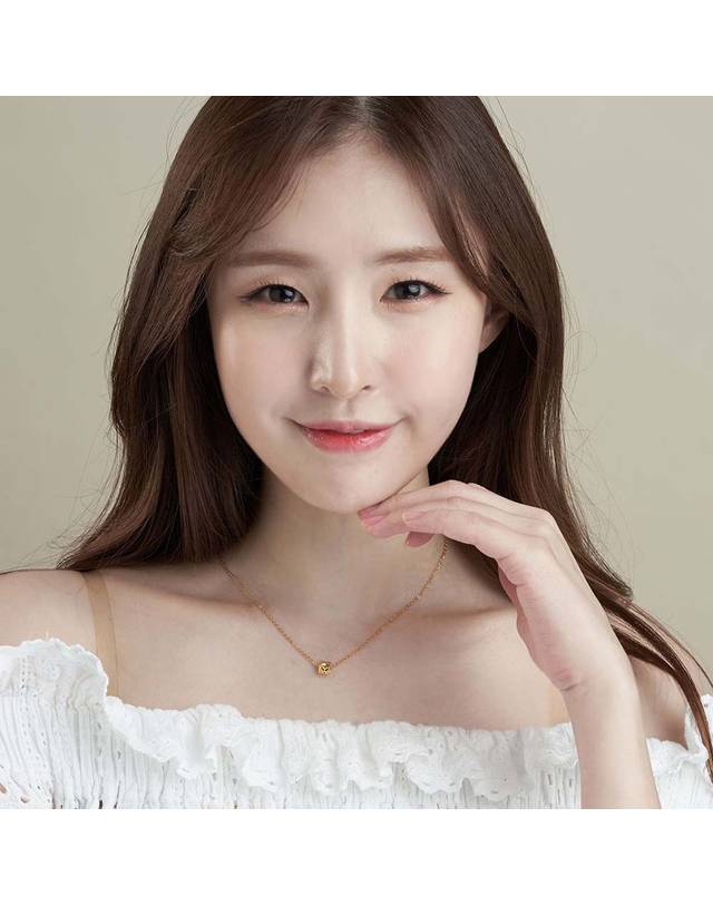 한국금다이아몬드거래소 [한국금다이아몬드] 여자 순금 목걸이 체인 큐브 24K 3.75g 18K장식 착용컷