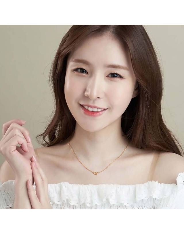 한국금다이아몬드거래소 [한국금다이아몬드] 여자 순금 목걸이 체인 왕관 24K 3.75g 18K장식 착용컷