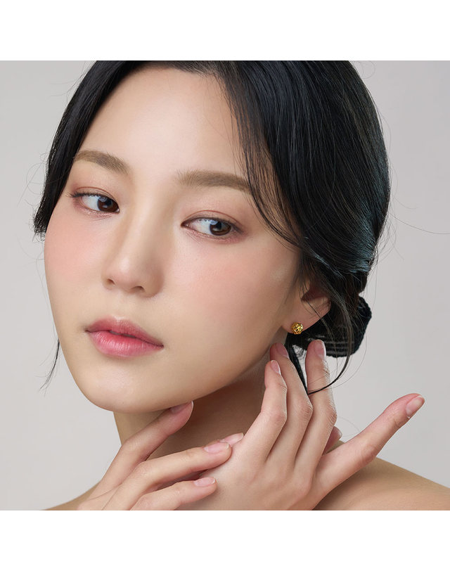 한국금다이아몬드거래소 [한국금다이아몬드] 여자 순금 침 귀걸이 플라워 컷팅 볼 24K 1.875g 착용컷