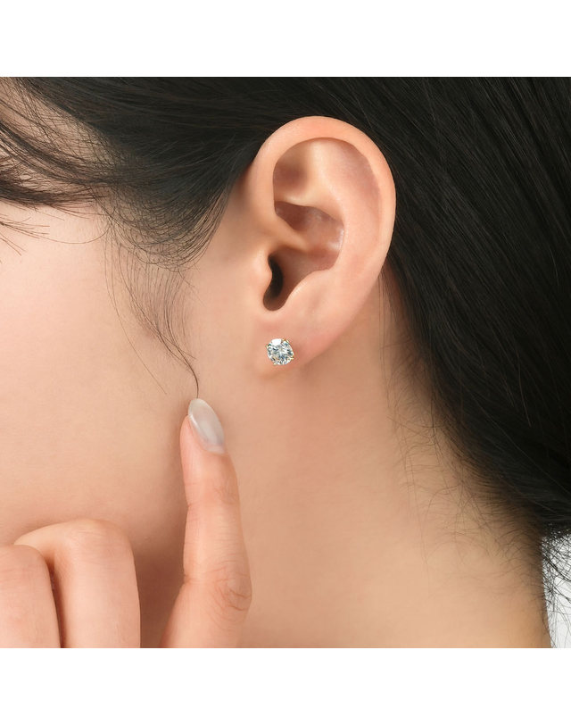 한국금다이아몬드거래소 [한국금다이아몬드] 18K 1캐럿 모이사나이트 귀걸이 4프롱 착용컷