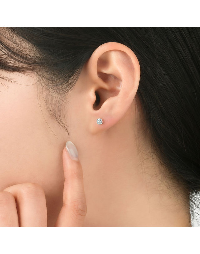 한국금다이아몬드거래소 [한국금다이아몬드] 18K 2부 모이사나이트 귀걸이 4프롱 착용컷