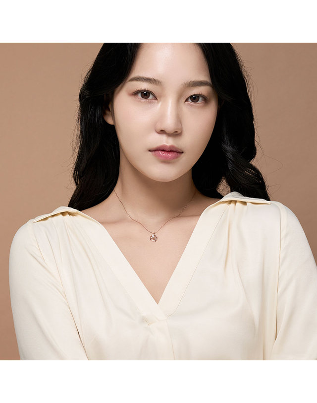 한국금다이아몬드 [모아르] 14K 목걸이 체인 드롭 플라워 큐빅 라인 착용컷
