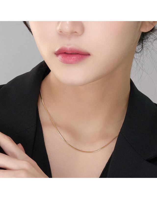 한국금다이아몬드 [모아르] 14K 목걸이 선물 스네이크 체인 (소) 착용컷