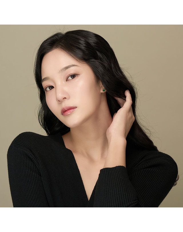 한국금다이아몬드 [모아르] 14K 귀걸이 핀 침 금귀걸이 꼬임 에메랄드 큐빅 착용컷