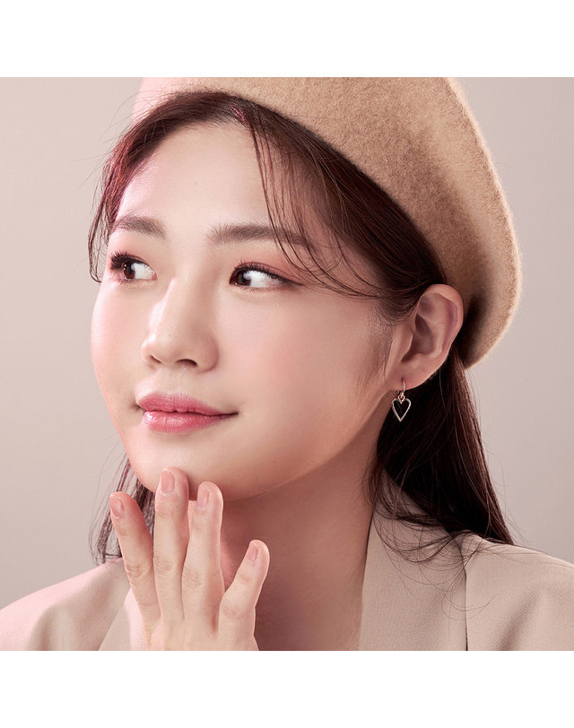 한국금다이아몬드 [모아르] 18K 귀걸이 원터치 드롭 링 심플 라인 착용컷