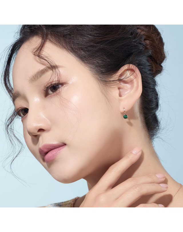 한국금다이아몬드 [모아르] 14K 귀걸이 핀 침 금귀걸이 그린 탄생석 착용컷