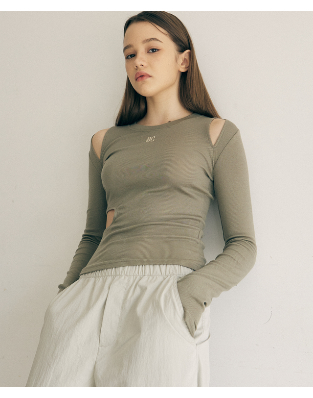 아트스피크하우스 SIDE CUT OUT LONG SLEEVE_KHAKI 카키 착용컷