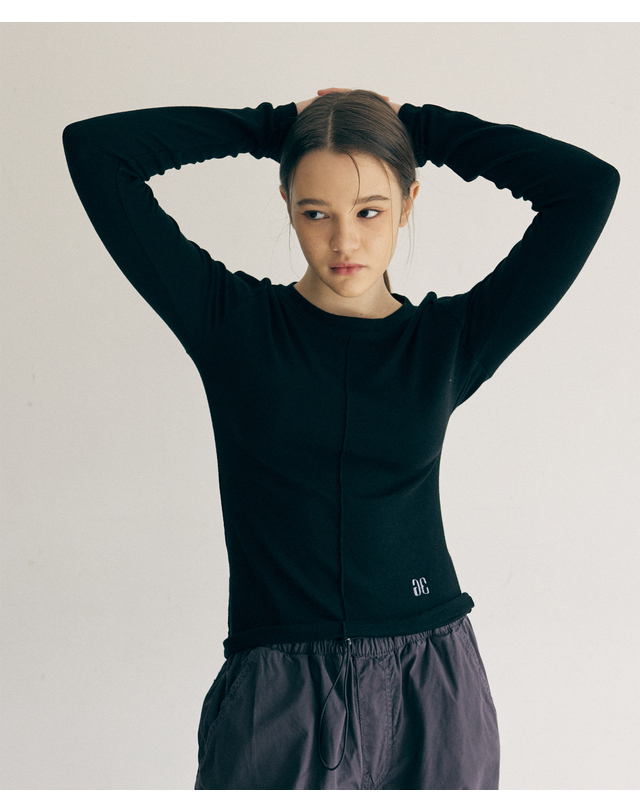 아트스피크하우스 PINTUCK SLASH LONG SLEEVE_BLACK 블랙 착용컷