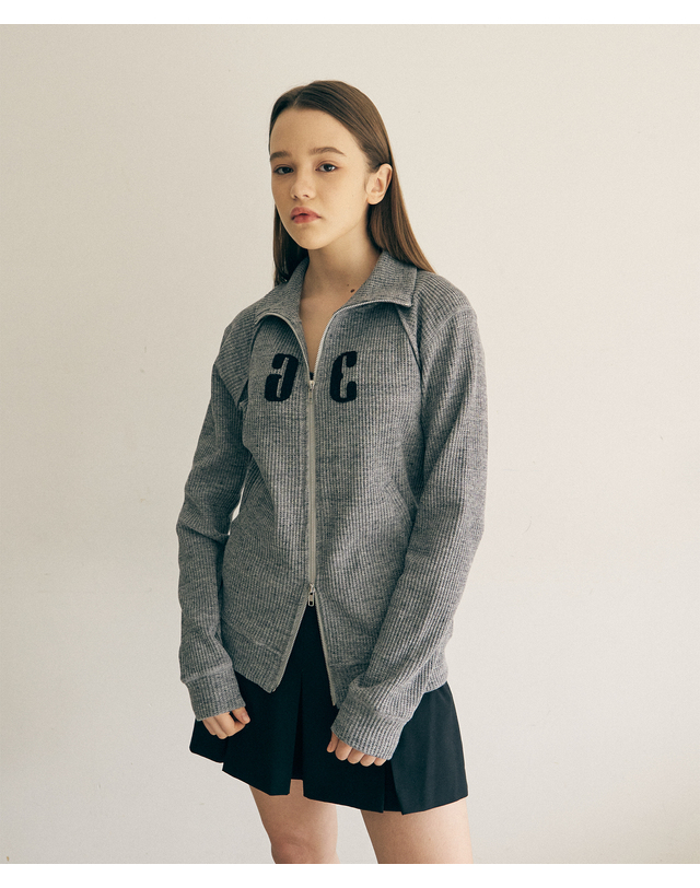 아트스피크하우스 RAGLAN CUTTING ZIP UP_CHARCOAL 그레이 착용컷