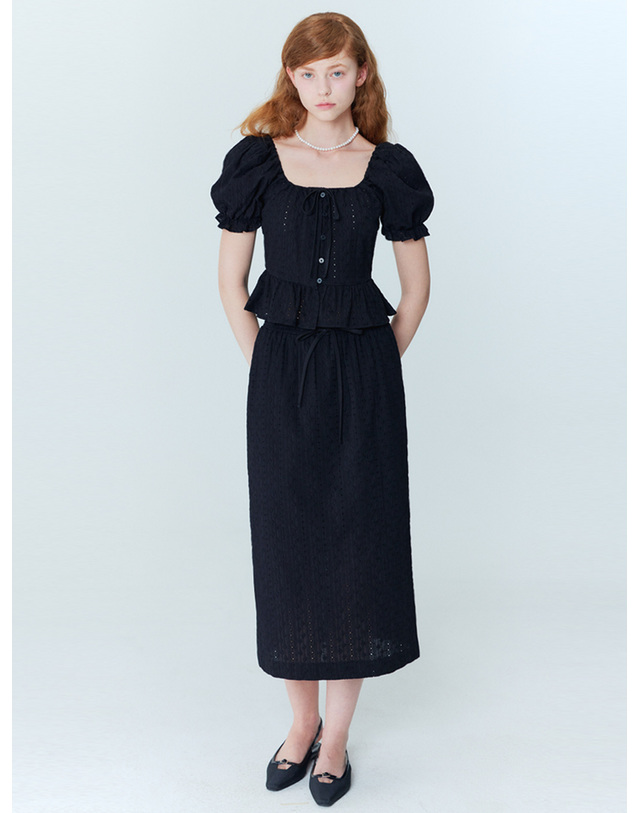 오프닝선샤인 Flower embroidery H-line long skirt_Black 착용컷