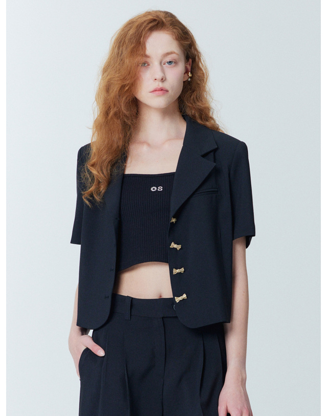 오프닝선샤인 SET_Ribbon button crop jacket_two tuck pants_black 착용컷
