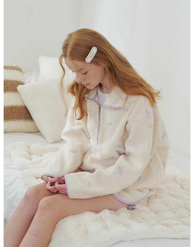 오프닝선샤인 Ribbon Pointed Fleece Short-pants_Ivory 아이보리 착용컷