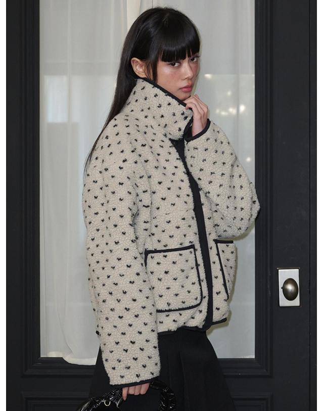 오프닝선샤인 heart Dot Pattern Fleece Jacket_Ivory 착용컷