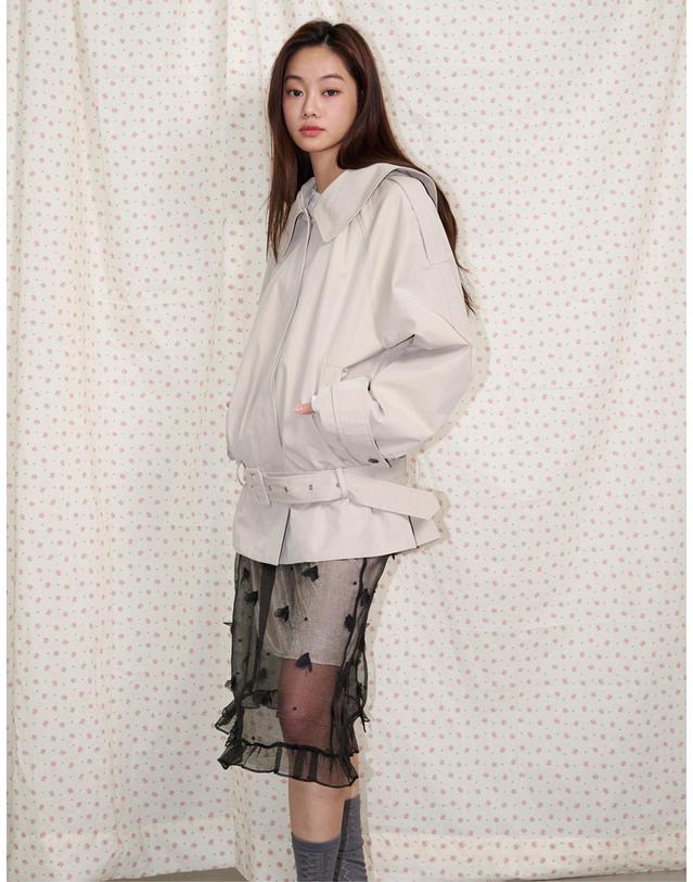 오프닝선샤인 Hooded short trench jacket Beige 착용컷