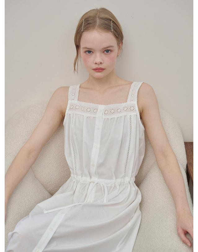 오프닝선샤인 Eyelet Lace Cotton Maxi Dress White 착용컷