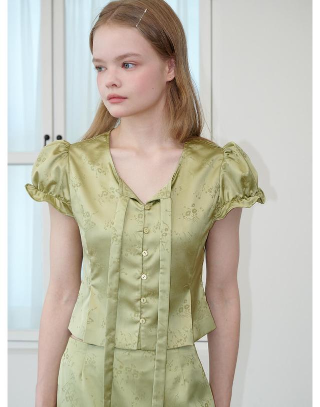 오프닝선샤인 Satin Jacquard Puff Sleeve Tie Blouse Flower Olive 착용컷