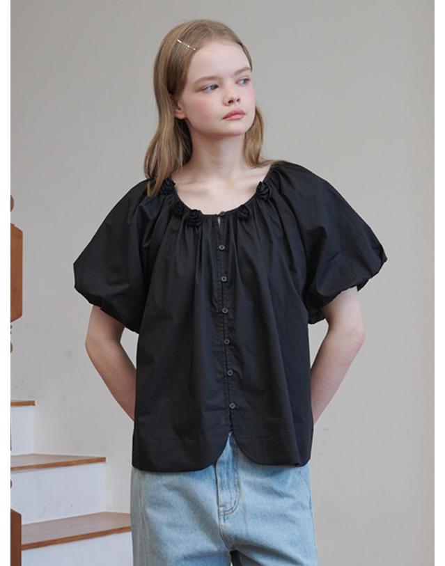 오프닝선샤인 Rose Corsage Balloon Sleeve Shirring Blouse Black 착용컷