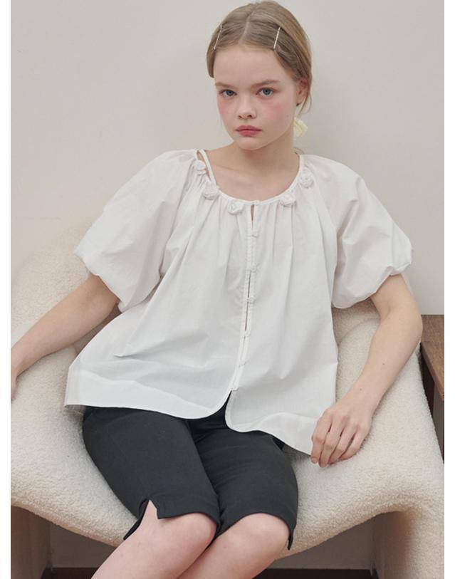 오프닝선샤인 Rose Corsage Balloon Sleeve Shirring Blouse White 착용컷