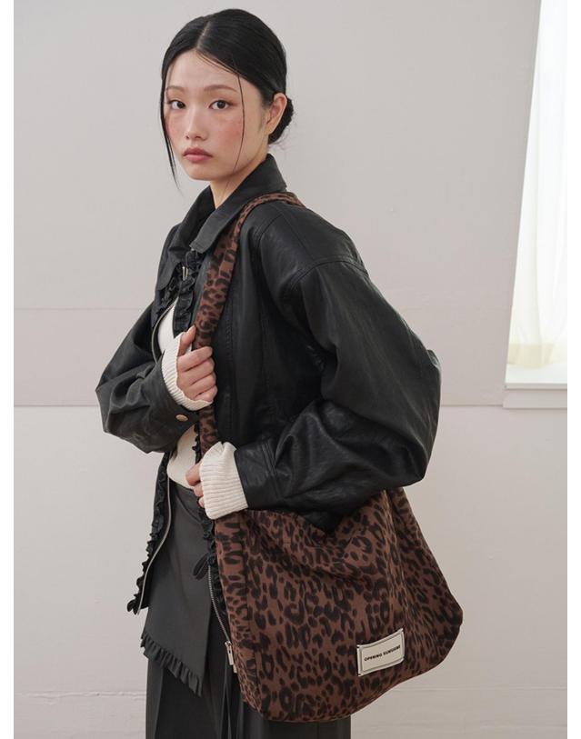 오프닝선샤인 Vintage Soft Leopard Shoulder Bag Brown 브라운 착용컷
