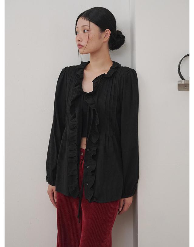 오프닝선샤인 Ruffled Stripe Pin-tuck Cotton Blouse Black 블랙 착용컷