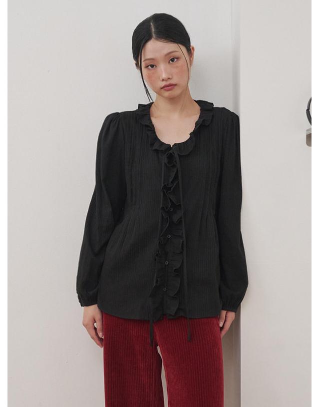 오프닝선샤인 Ruffled Stripe Pin-tuck Cotton Blouse Black 블랙 착용컷