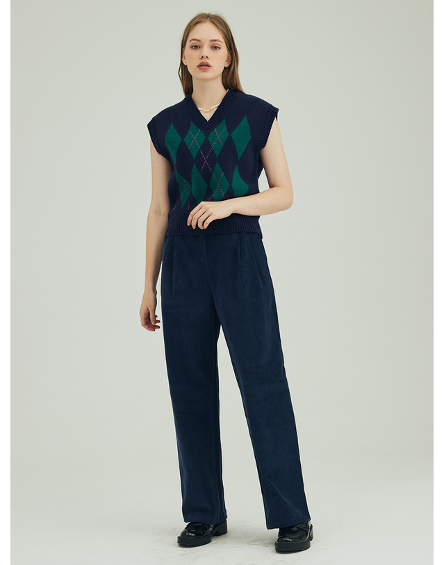 오프닝선샤인 ARGYLE KNIT VEST_NAVY 착용컷