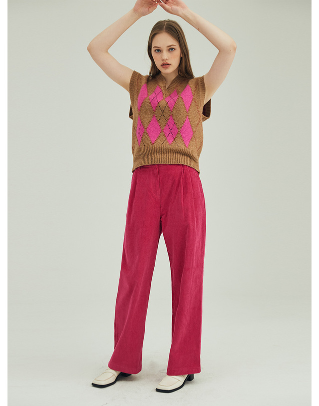 오프닝선샤인 ARGYLE KNIT VEST_PINK 착용컷