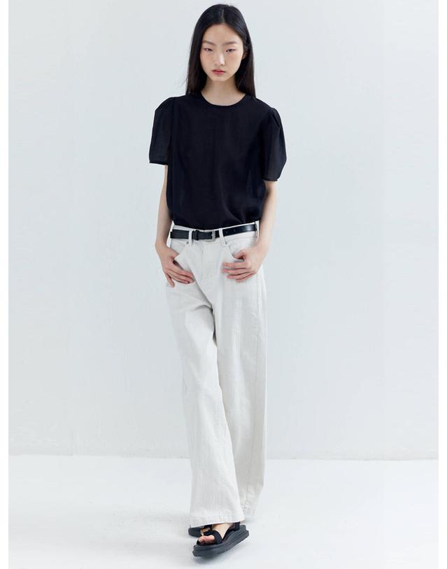 오프닝선샤인 Puff Sleeve Basic Short-sleeved Blouse_Black 착용컷