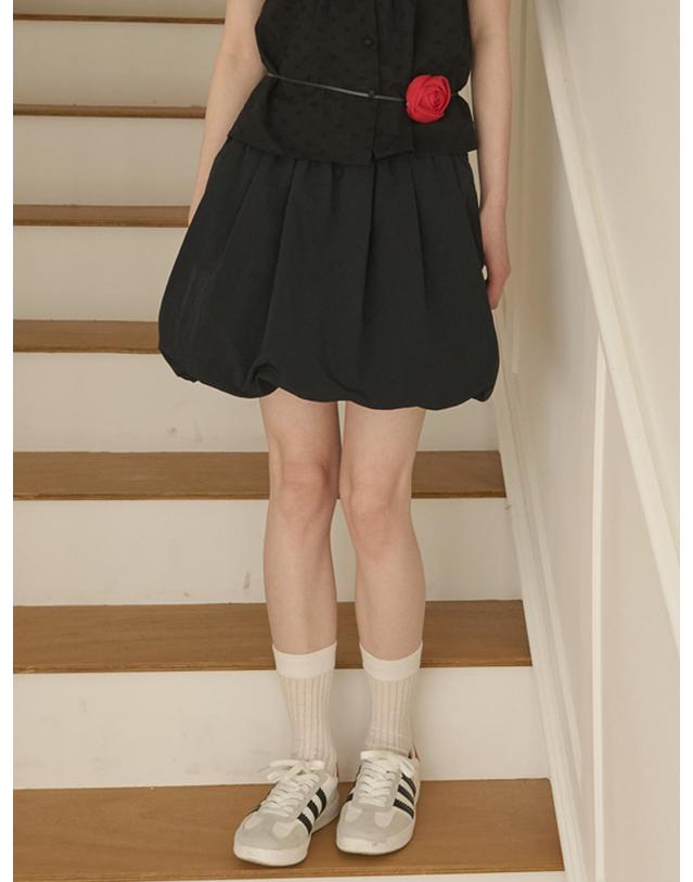 오프닝선샤인 Pin-tuck Balloon Mini Skirt_Black 착용컷