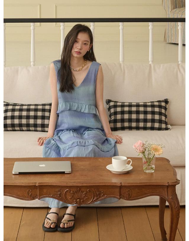 오프닝선샤인 Sleeveless Ruffle Tiered Long Dress_Blue Mist 착용컷