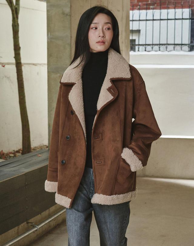 몽돌 리버시블 스웨이드 무스탕 브라운 MDJK038BROWN 착용컷