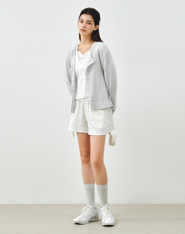 몽돌 플라워 아일렛 랩 긴팔 티셔츠 화이트 MDTS086WHITE 착용컷