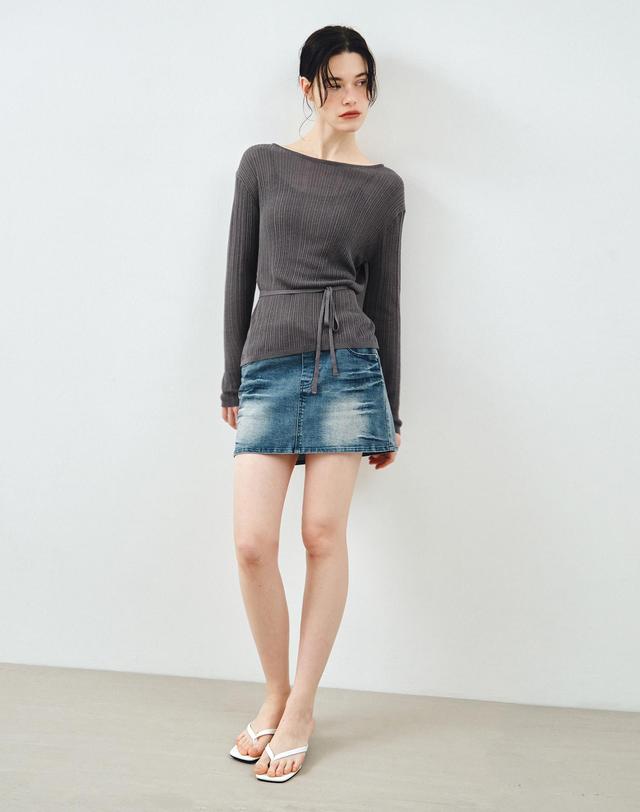 몽돌 시스루 레이스업 니트 블라우스 차콜 MDBL009CHARCOAL 착용컷